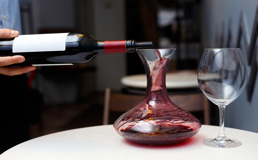 Quelle différence entre aération et décantation du vin rouge