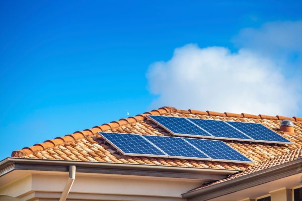 Nos conseils pour tester un panneau solaire avec un multimètre