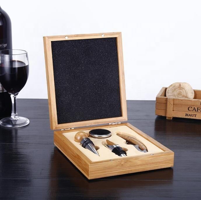 kit d'accessoires pour vin en bois 2